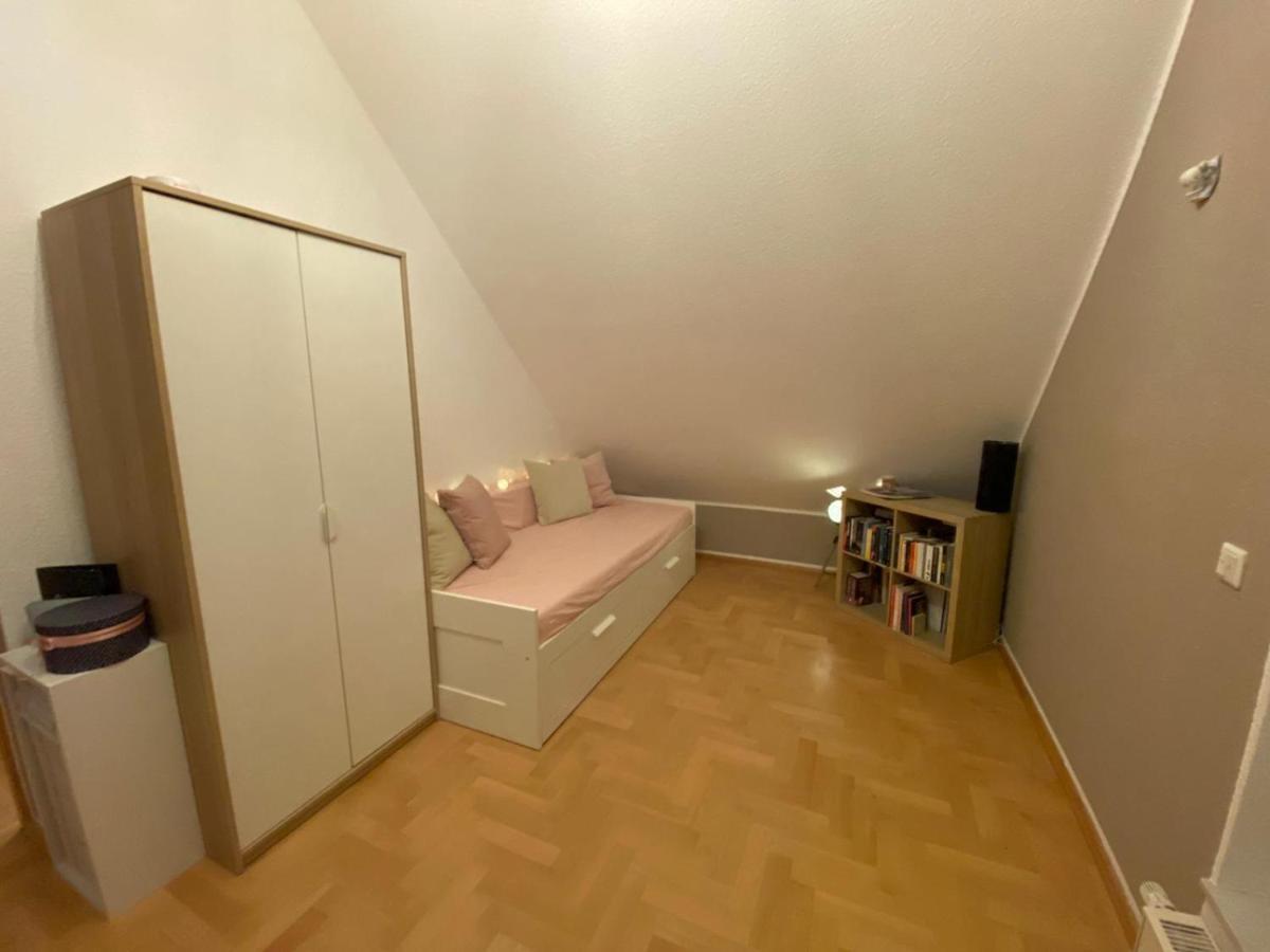 Gemutliches Zimmer Im Dachgeschoss Witten Luaran gambar